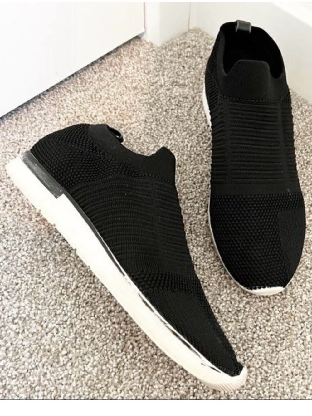 J Slides Great Sneakers Size 9 Black Textured Knit Slip On Sporty Clean Girl